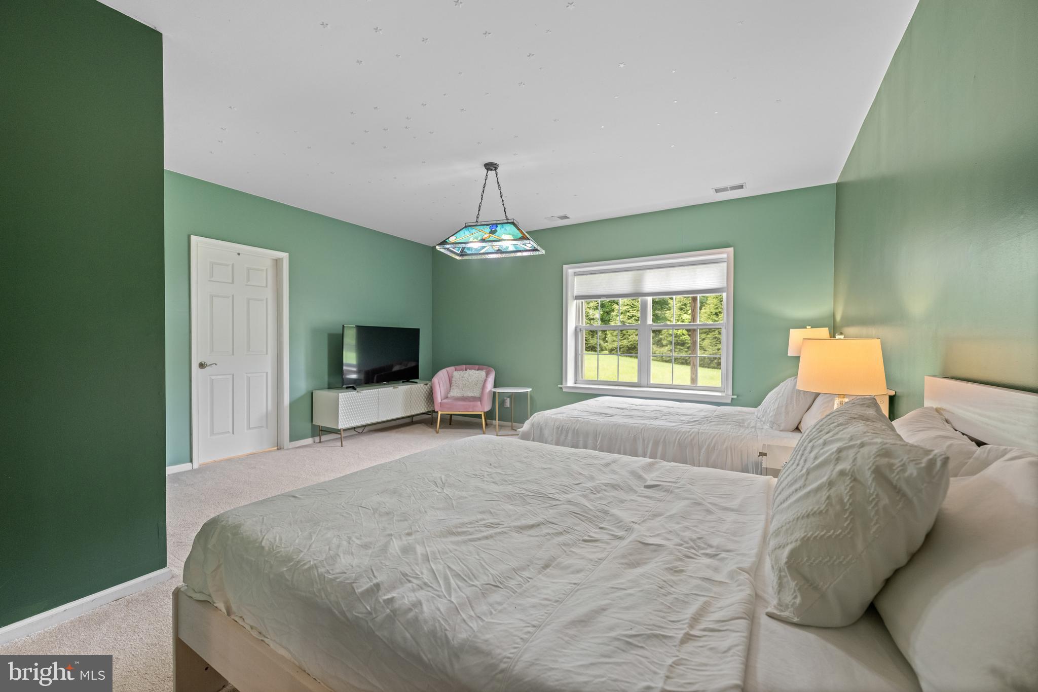 592 W CREEK ROAD
