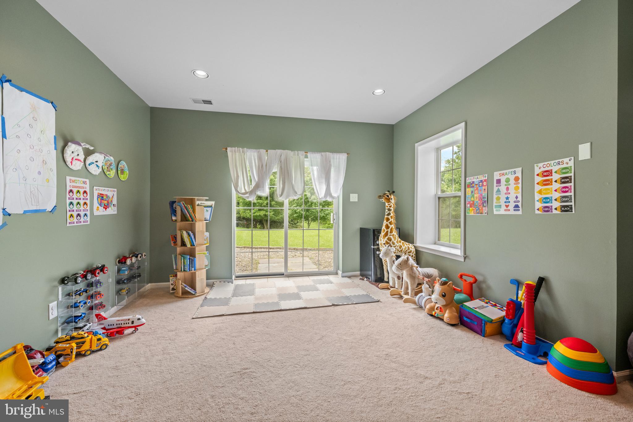 592 W CREEK ROAD