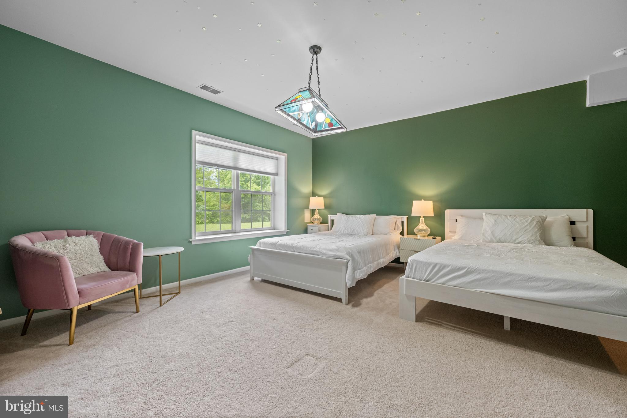 592 W CREEK ROAD