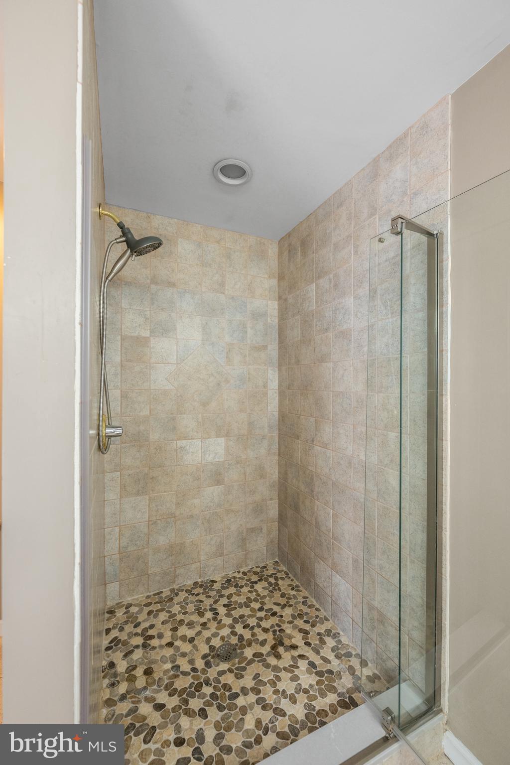 592 W CREEK ROAD