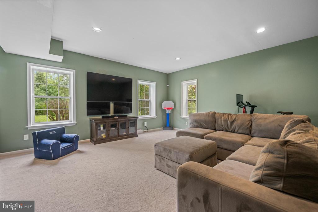 592 W CREEK ROAD