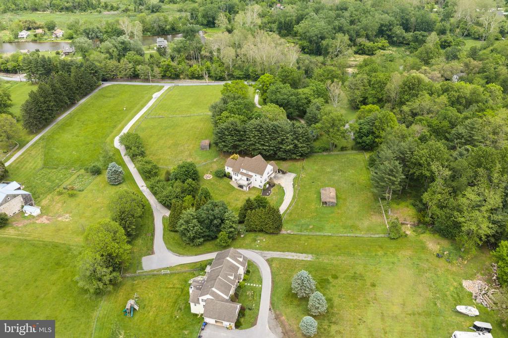 592 W CREEK ROAD