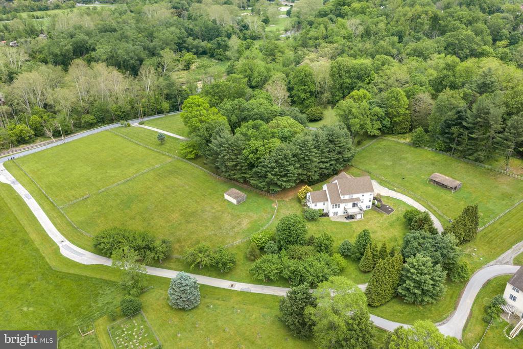 592 W CREEK ROAD