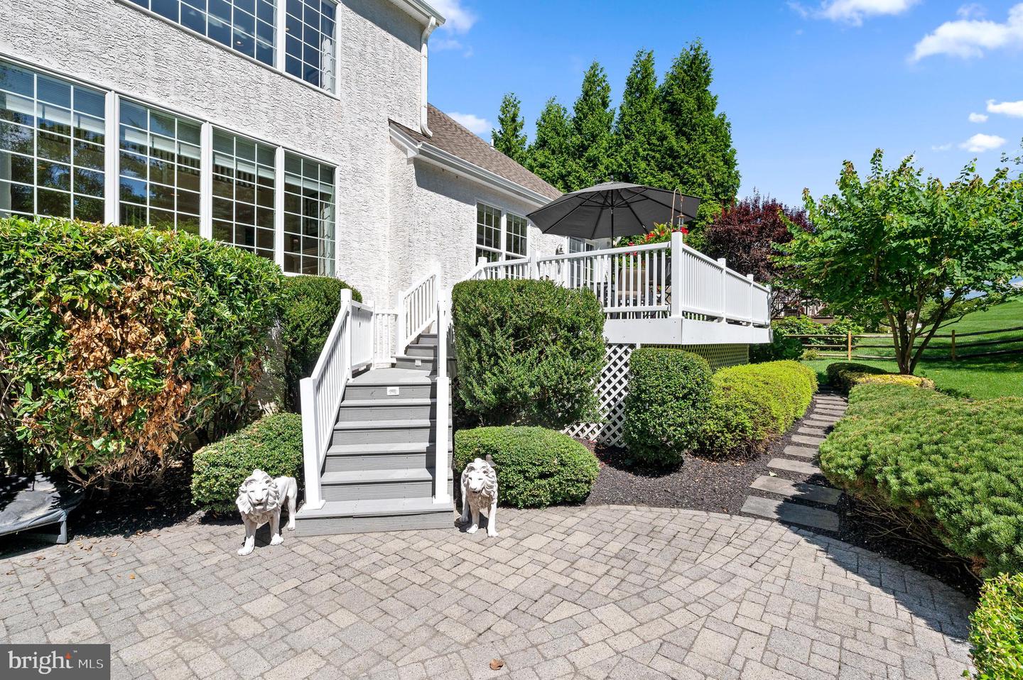 12 Old Barn Dr