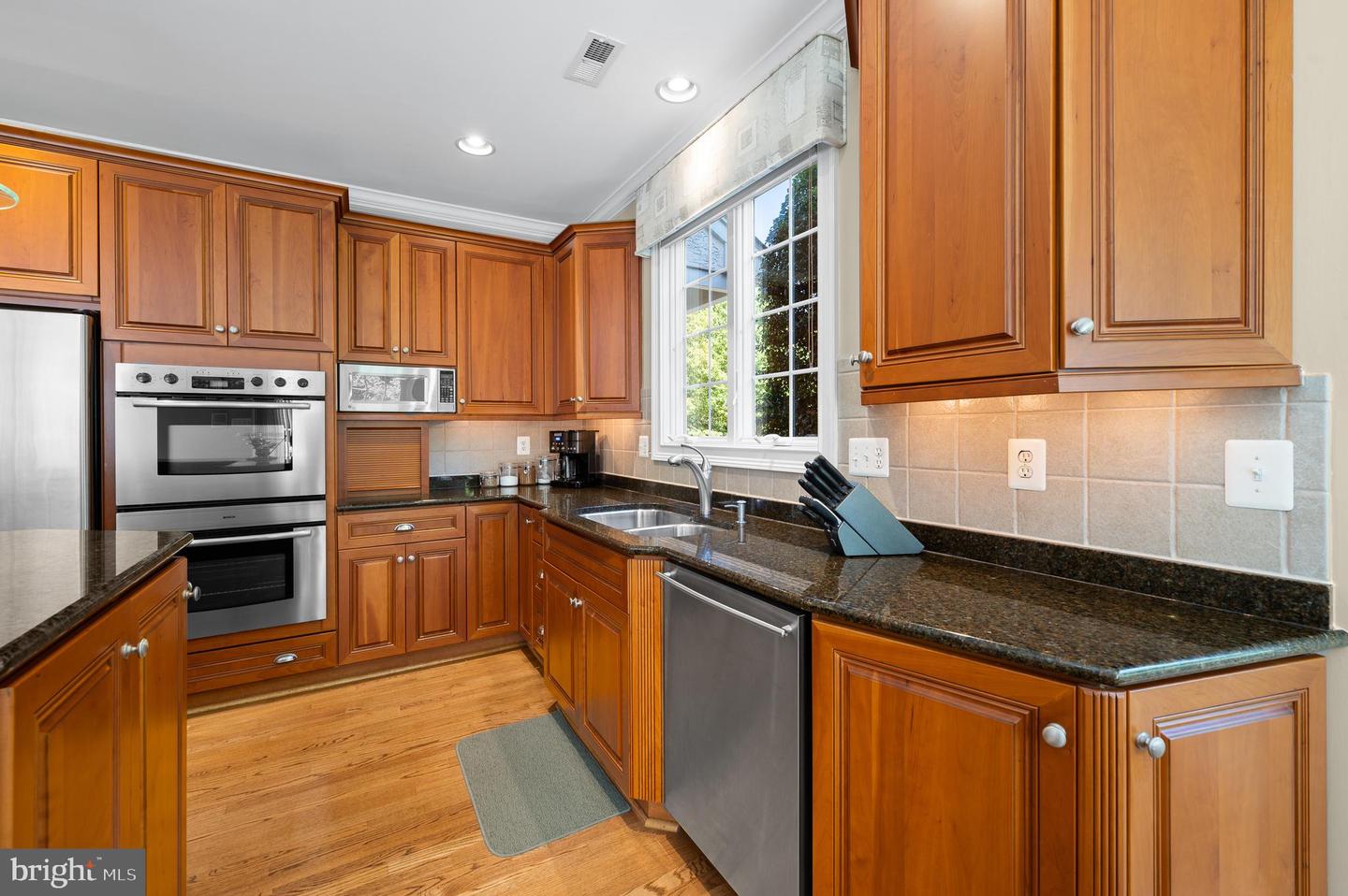 12 Old Barn Dr