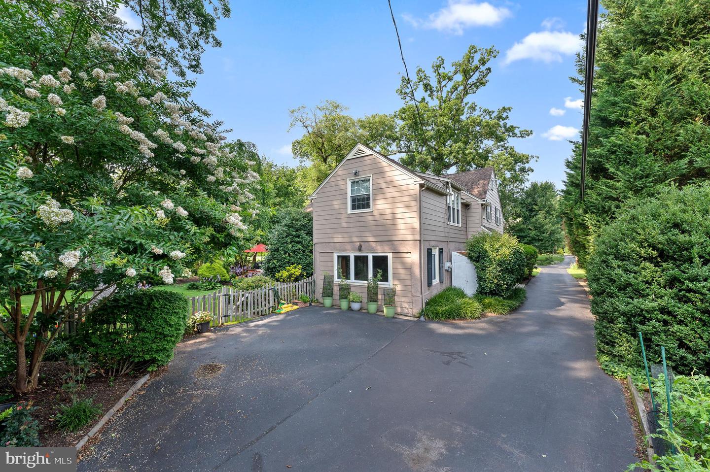 35 Forest Ln