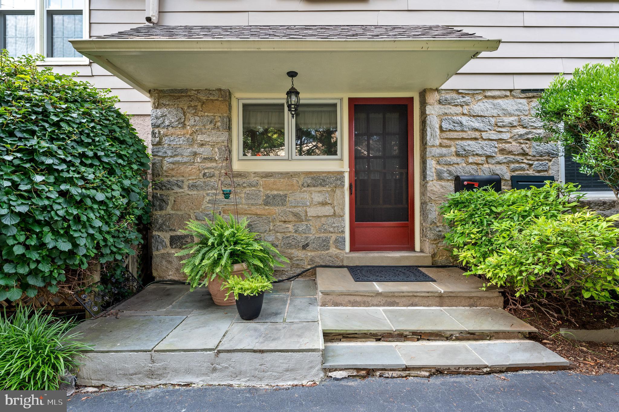 35 Forest Ln