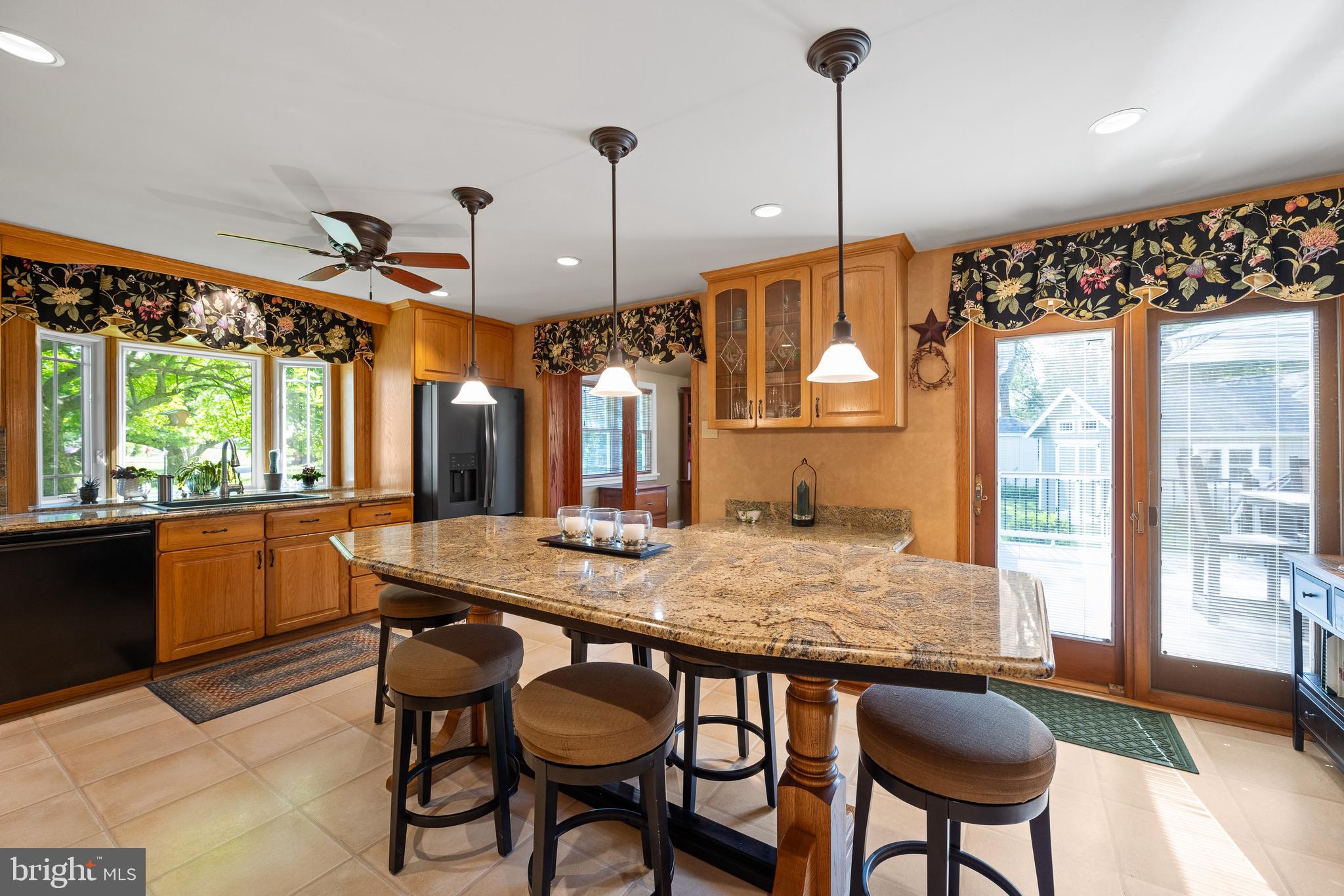 220 Canterbury Dr