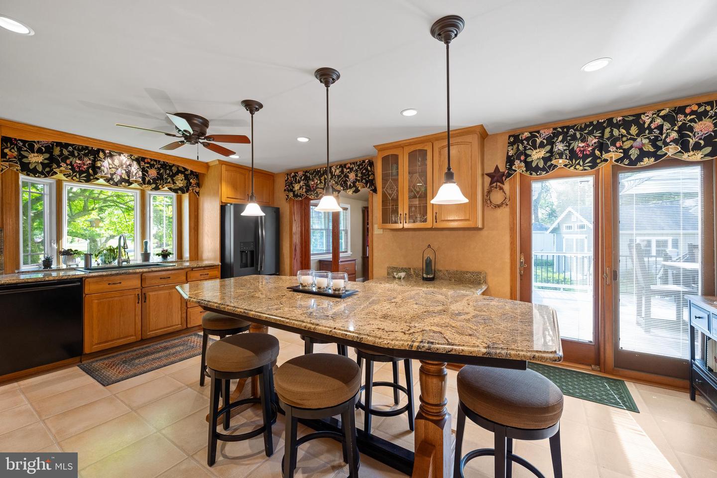 220 Canterbury Dr