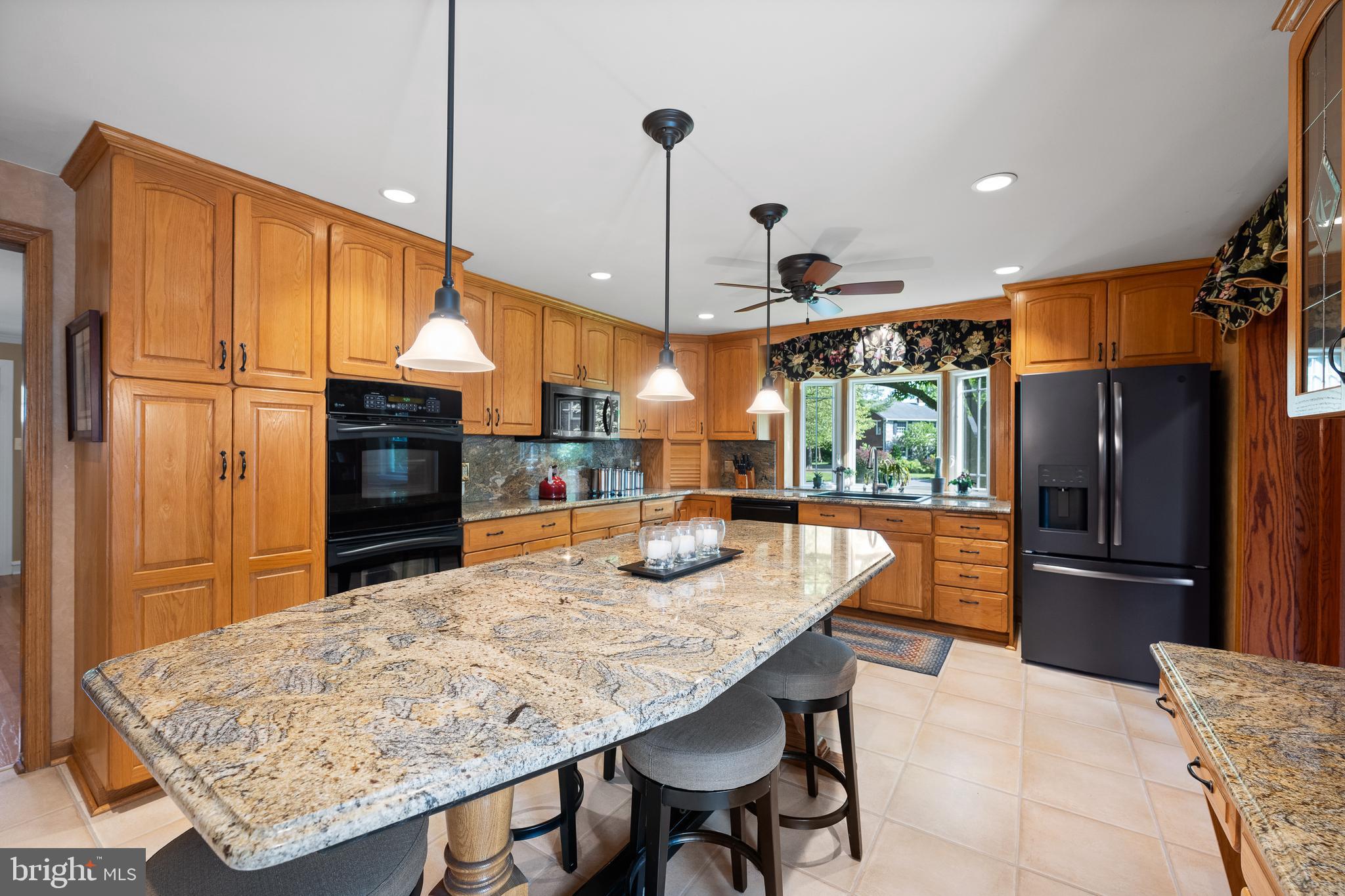 220 Canterbury Dr