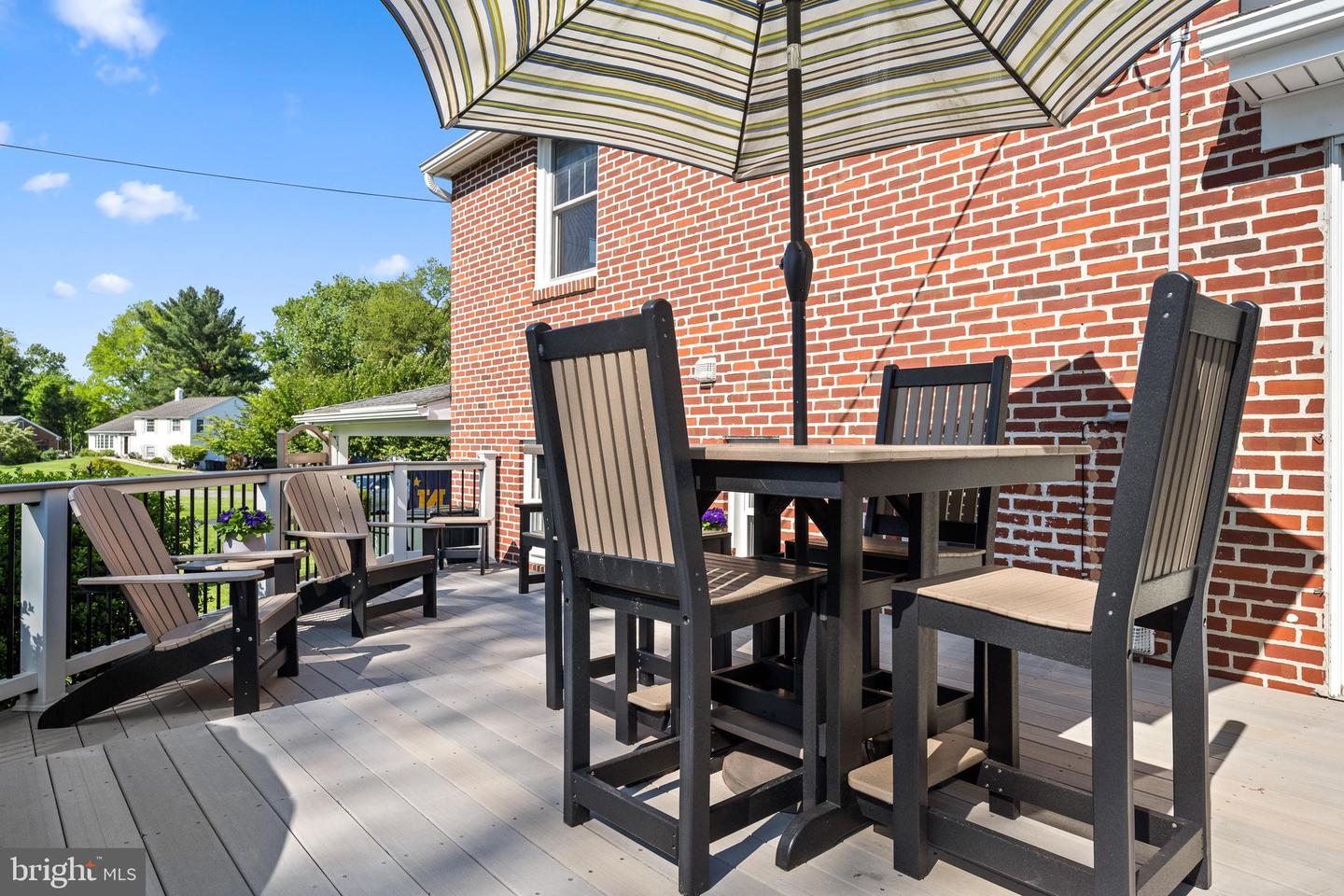 220 Canterbury Dr