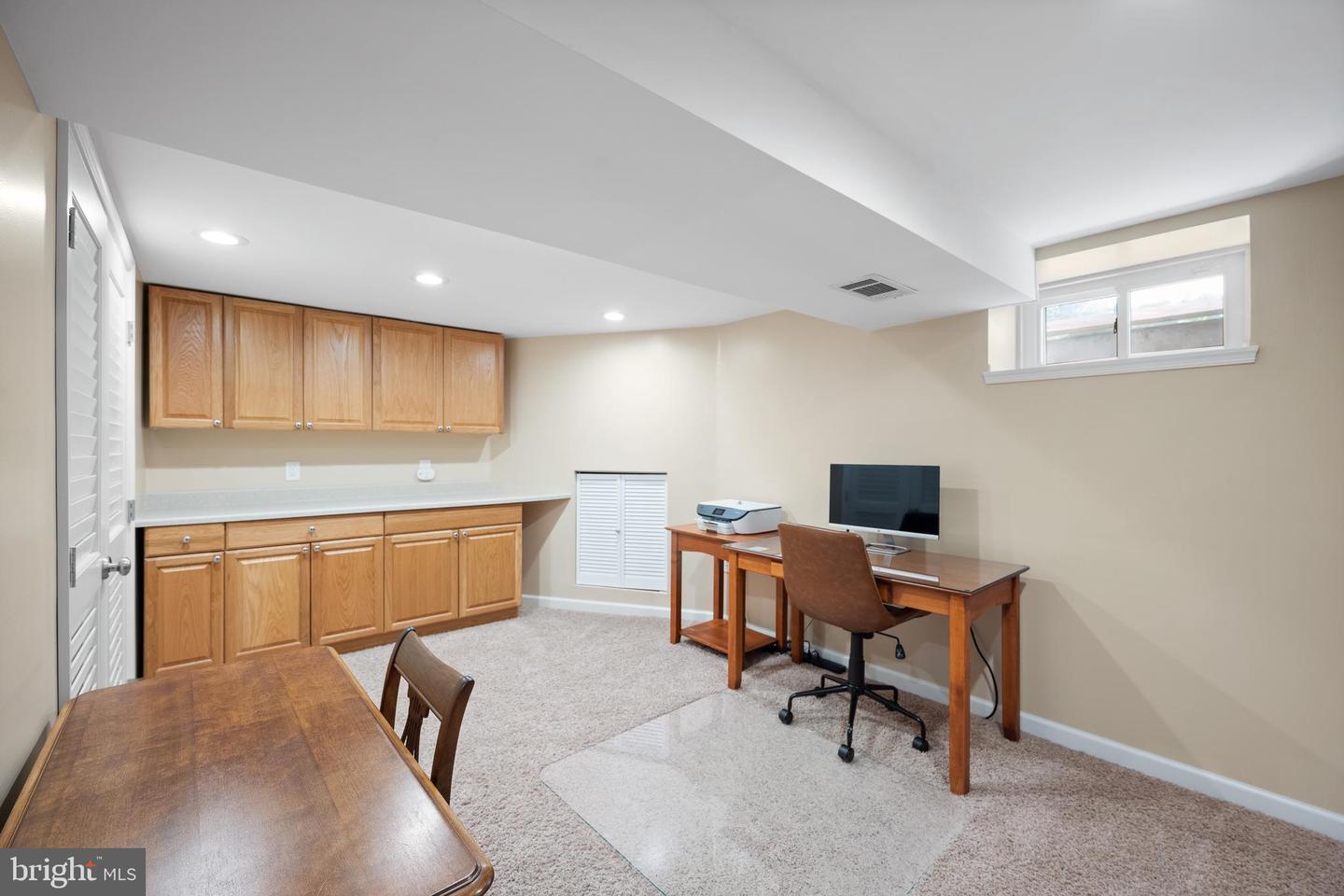 220 Canterbury Dr