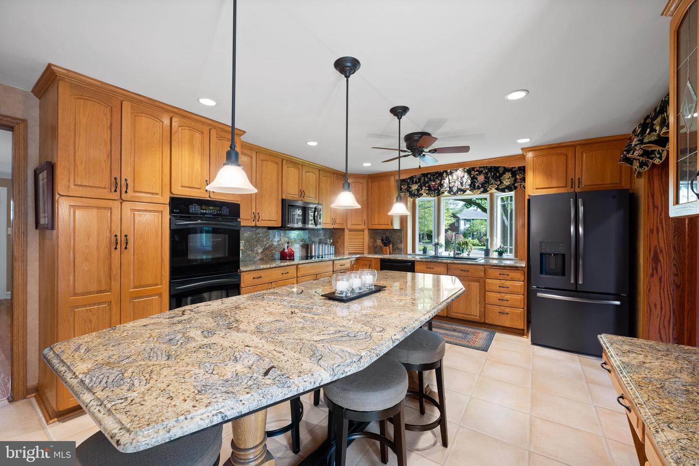 220 Canterbury Dr