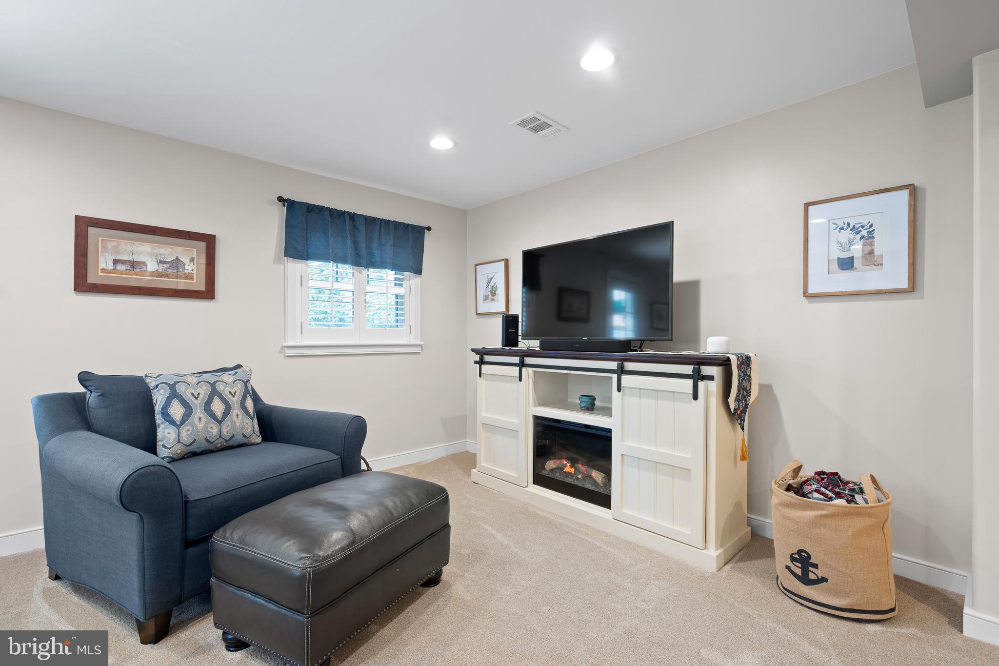 220 Canterbury Dr