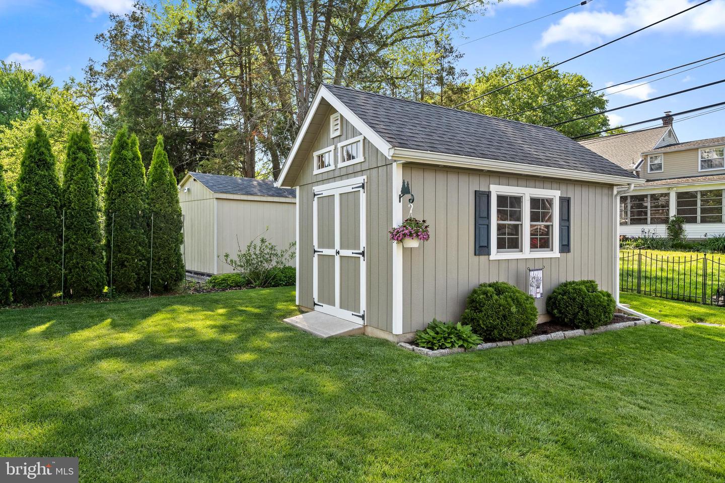 220 Canterbury Dr