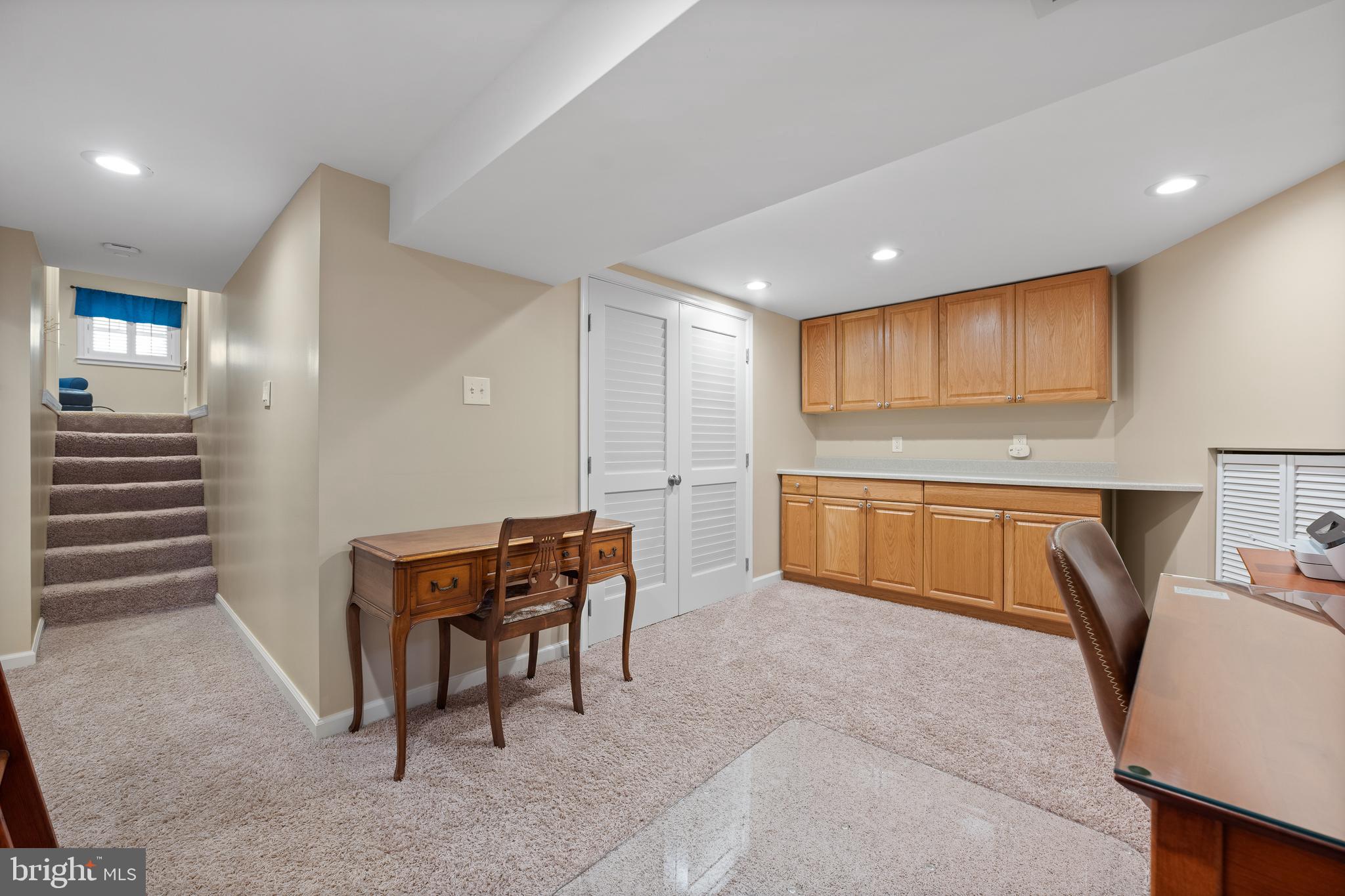 220 Canterbury Dr