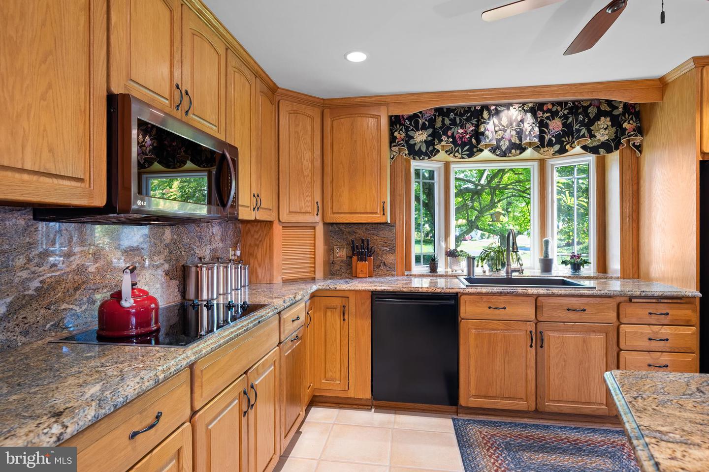 220 Canterbury Dr