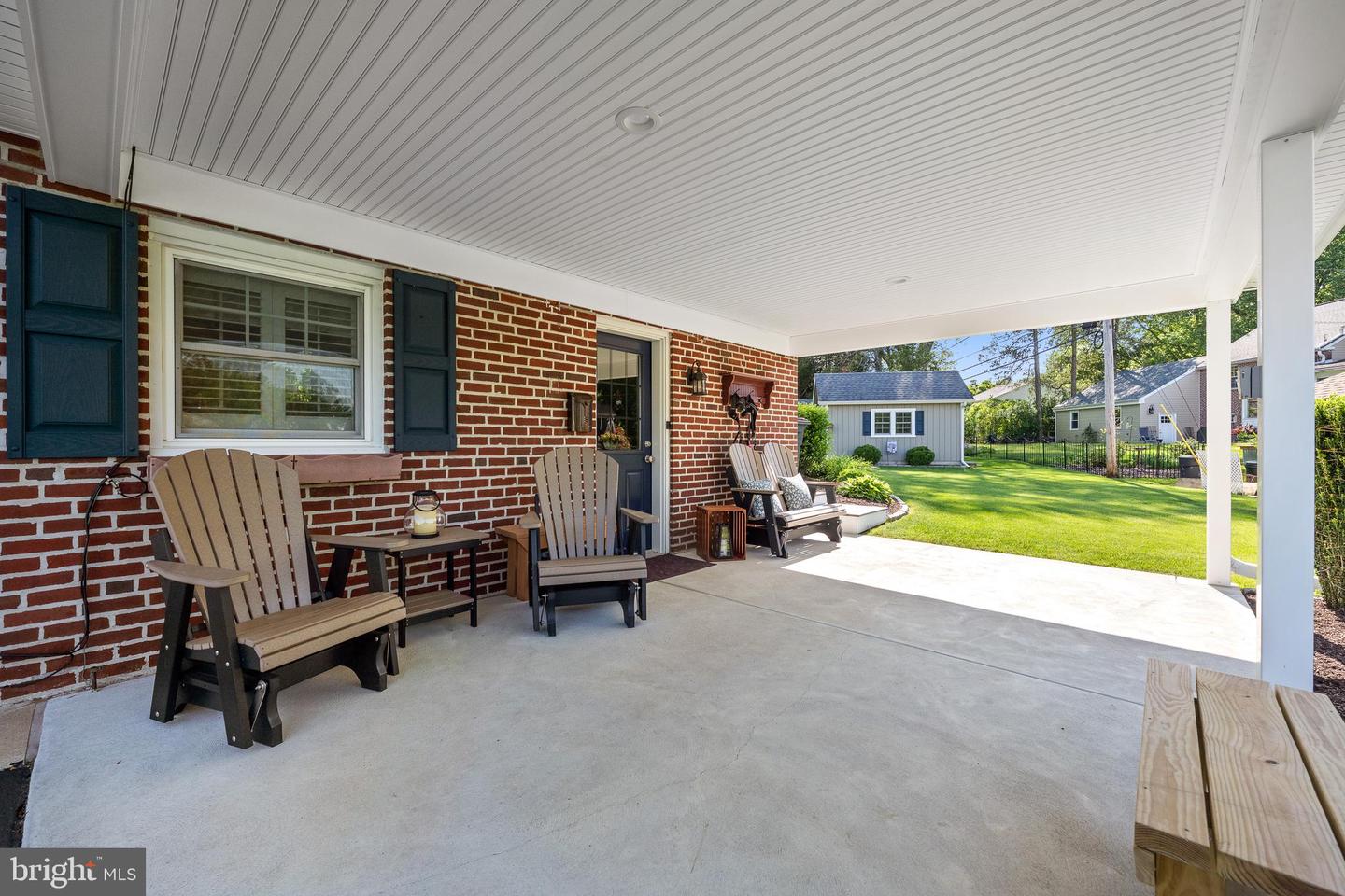 220 Canterbury Dr