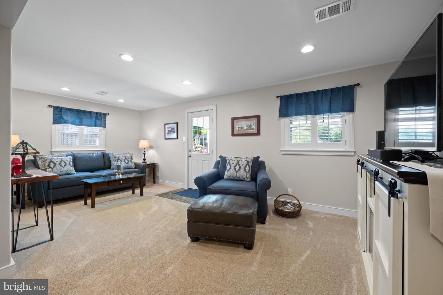 220 Canterbury Dr