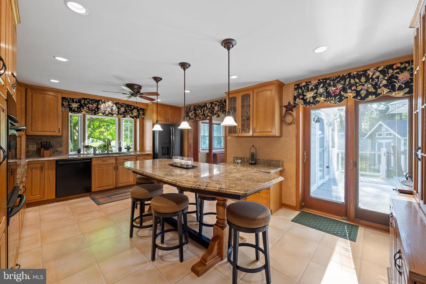 220 Canterbury Dr