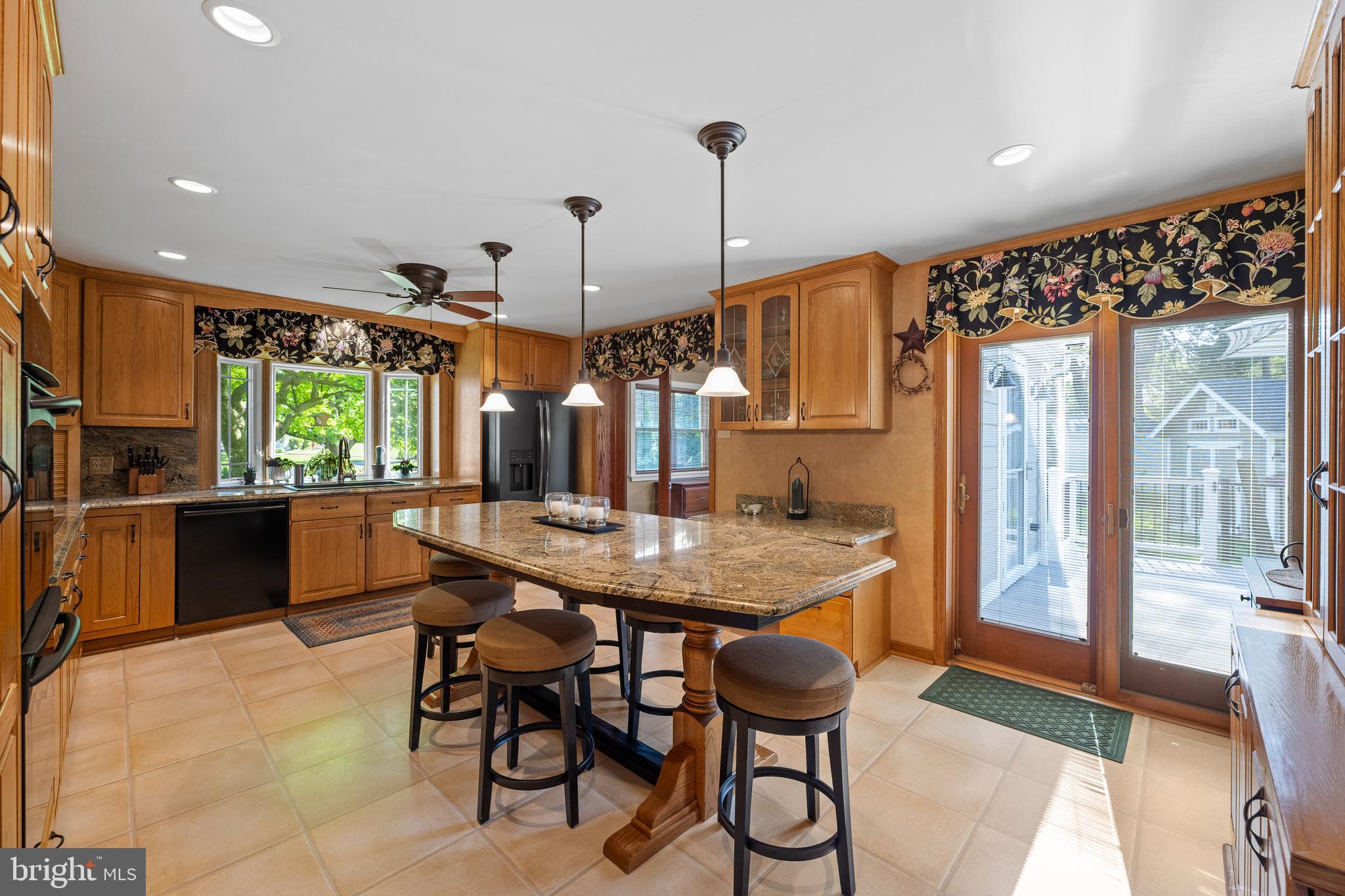 220 Canterbury Dr