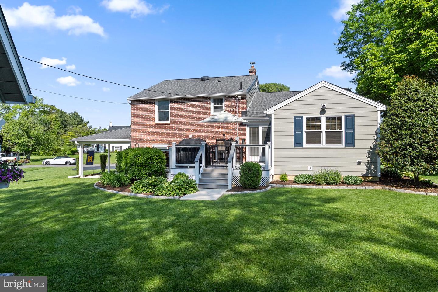 220 Canterbury Dr