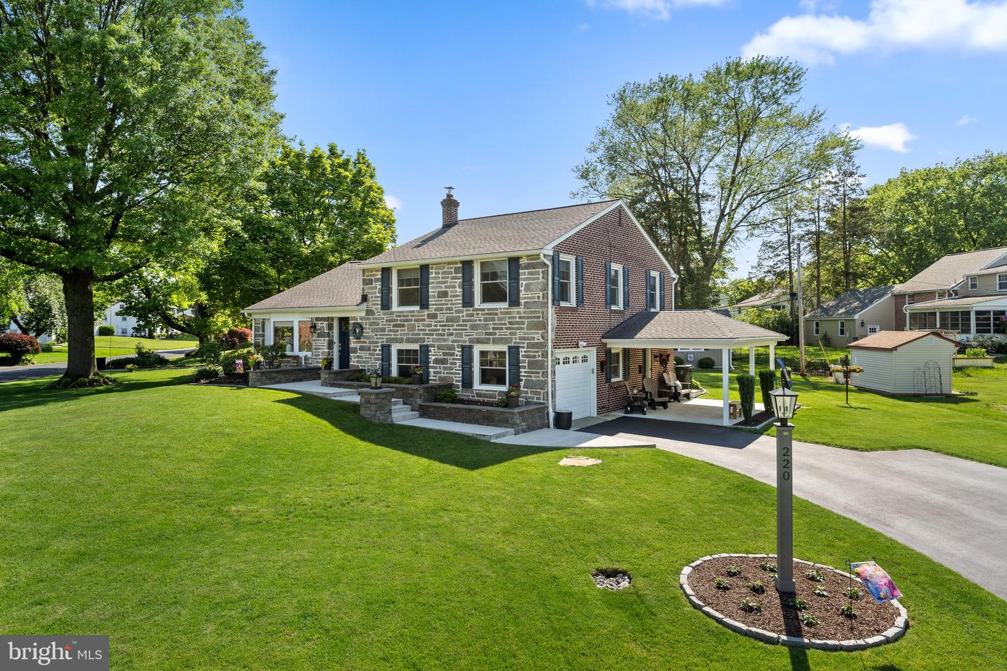 220 Canterbury Dr