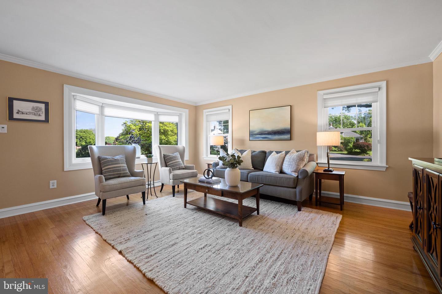220 Canterbury Dr