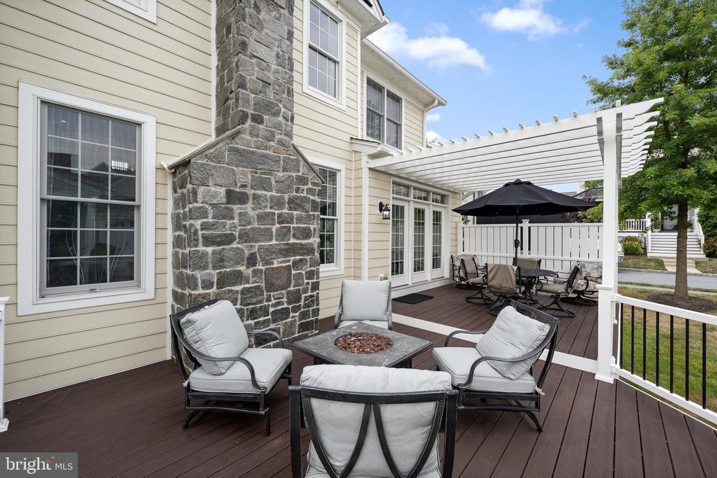 303 Orchard Ln