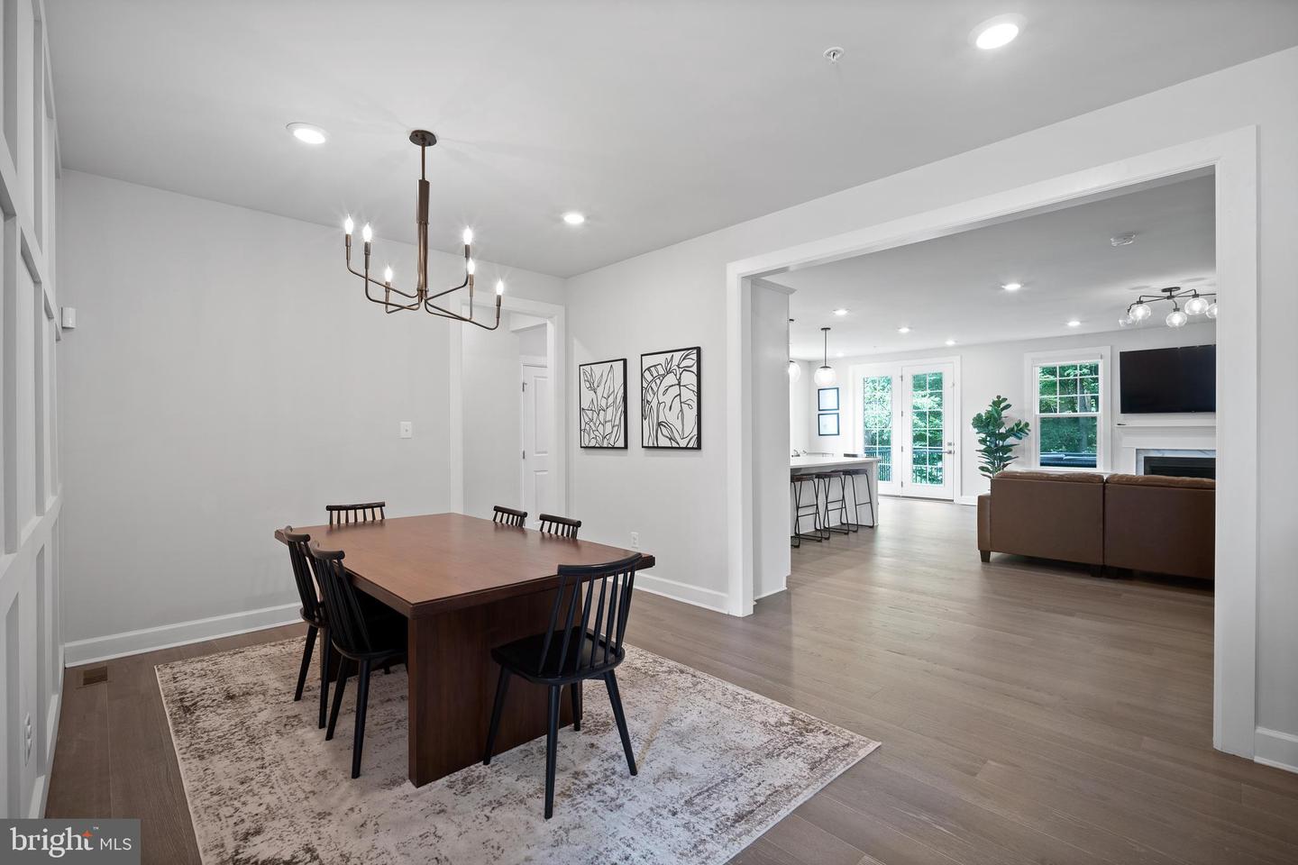 233 W Ponds Edge Dr