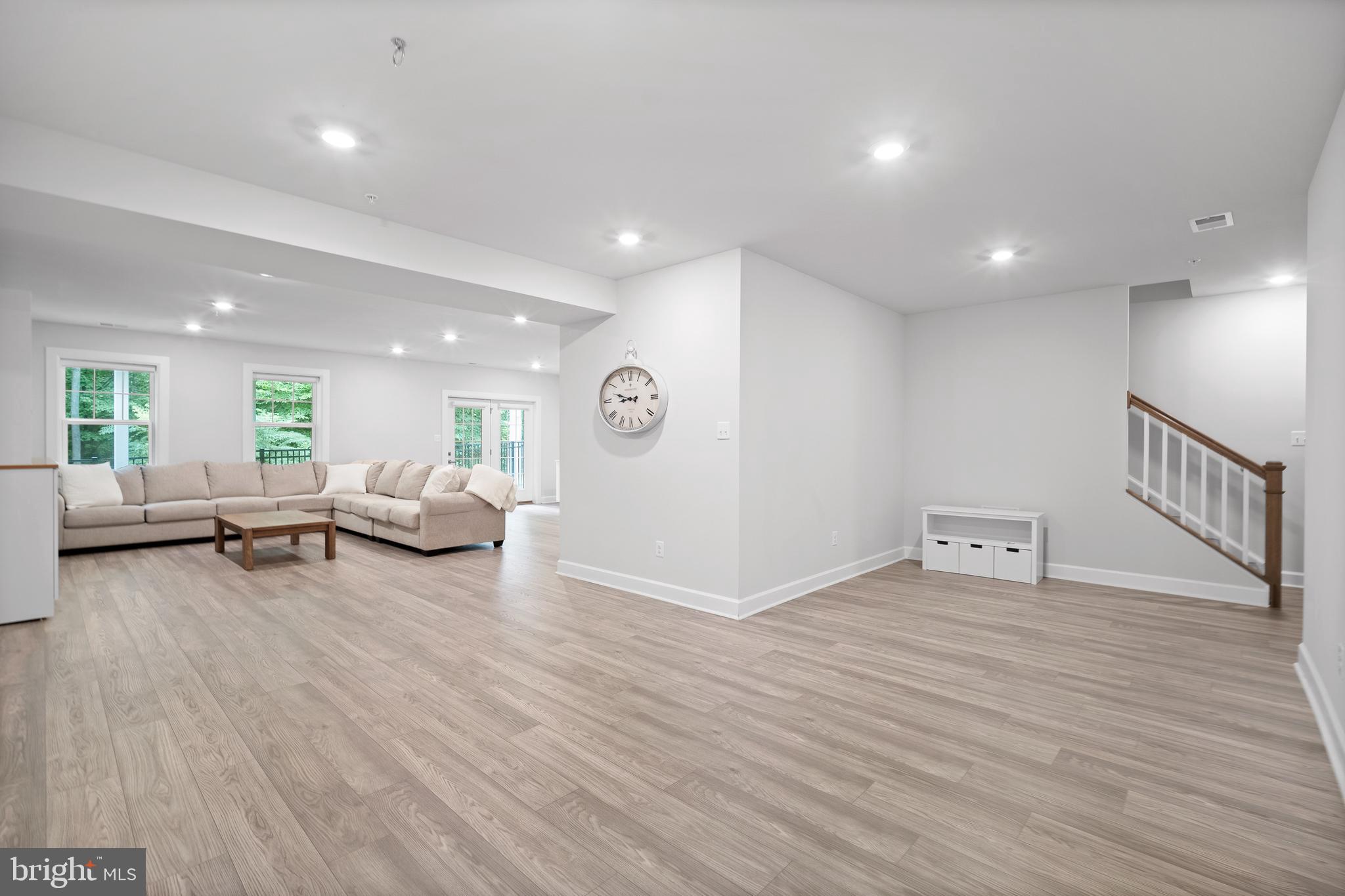 233 W Ponds Edge Dr