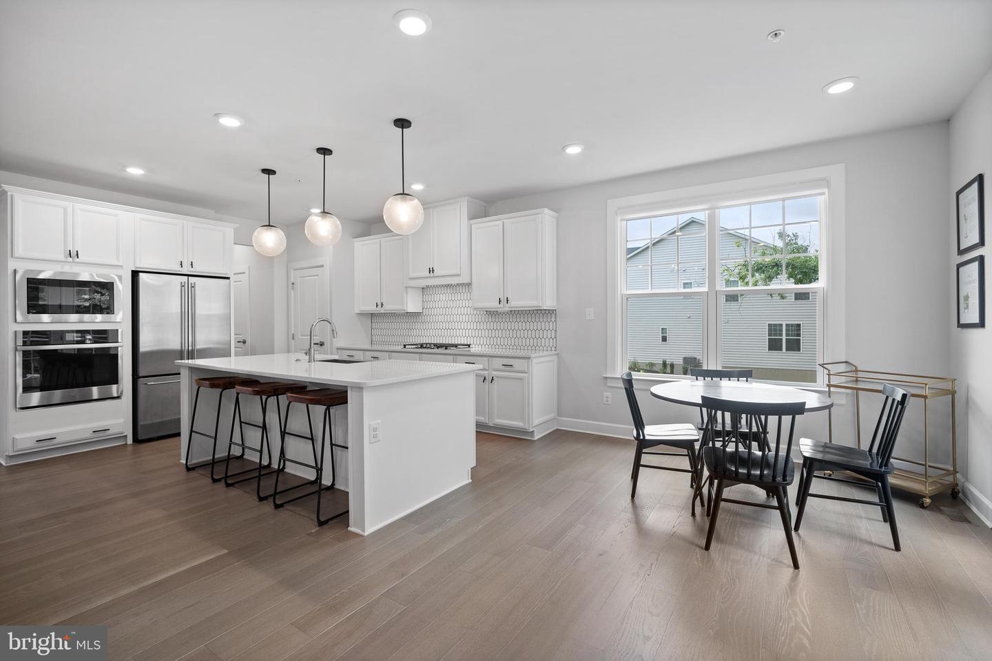 233 W Ponds Edge Dr