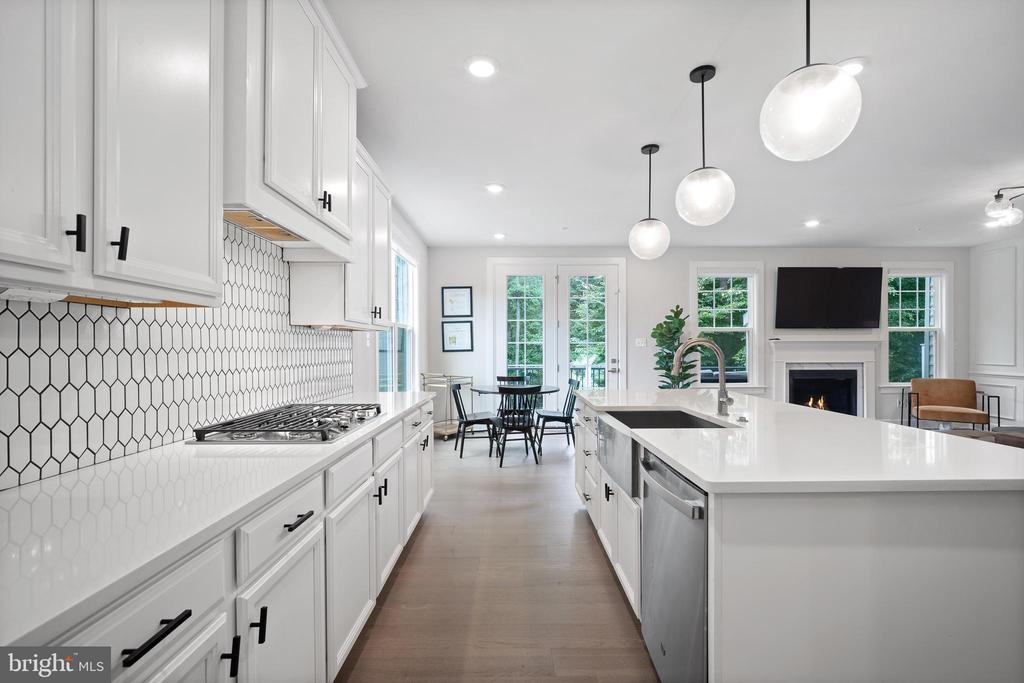 233 W Ponds Edge Dr