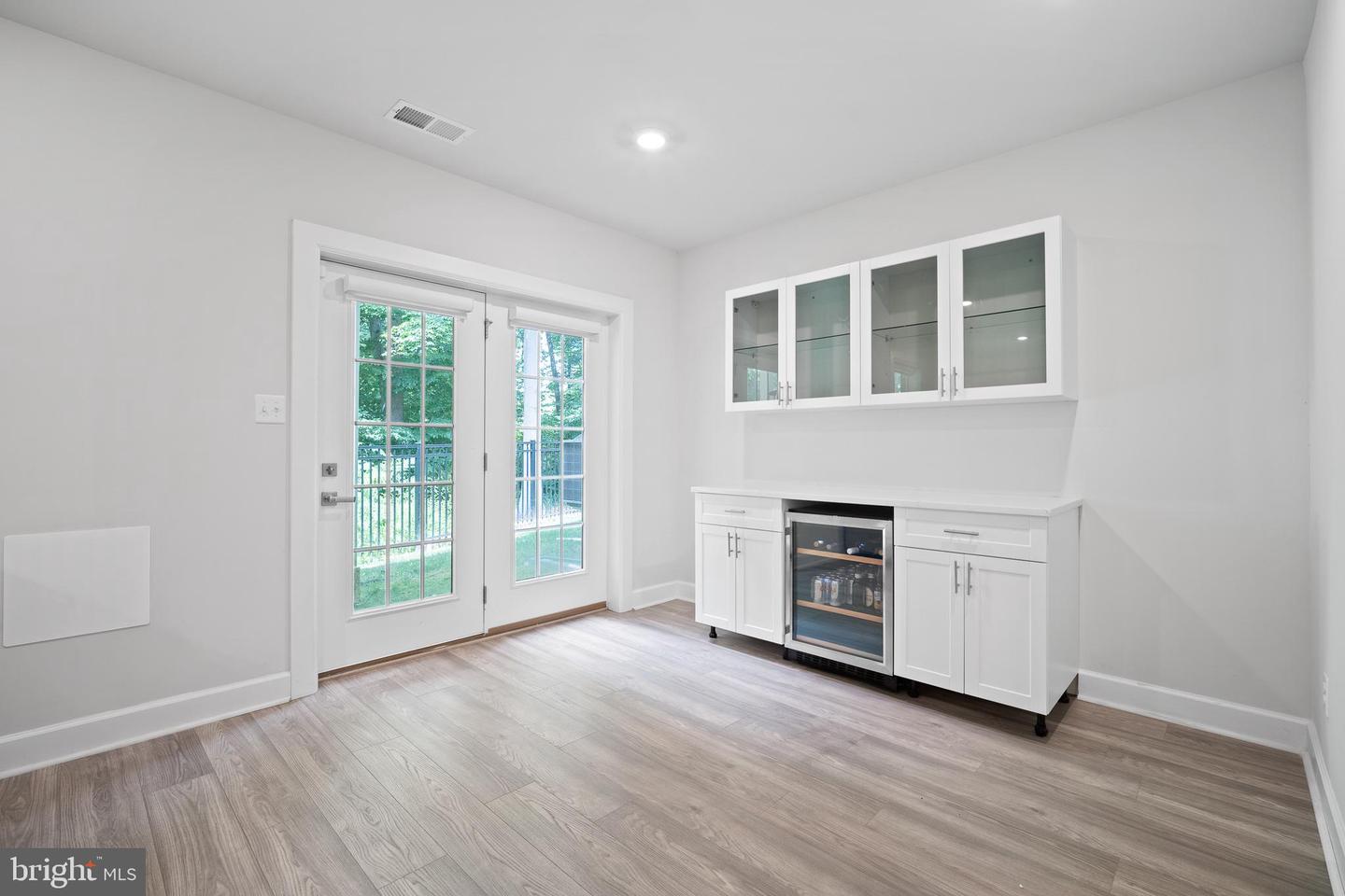 233 W Ponds Edge Dr