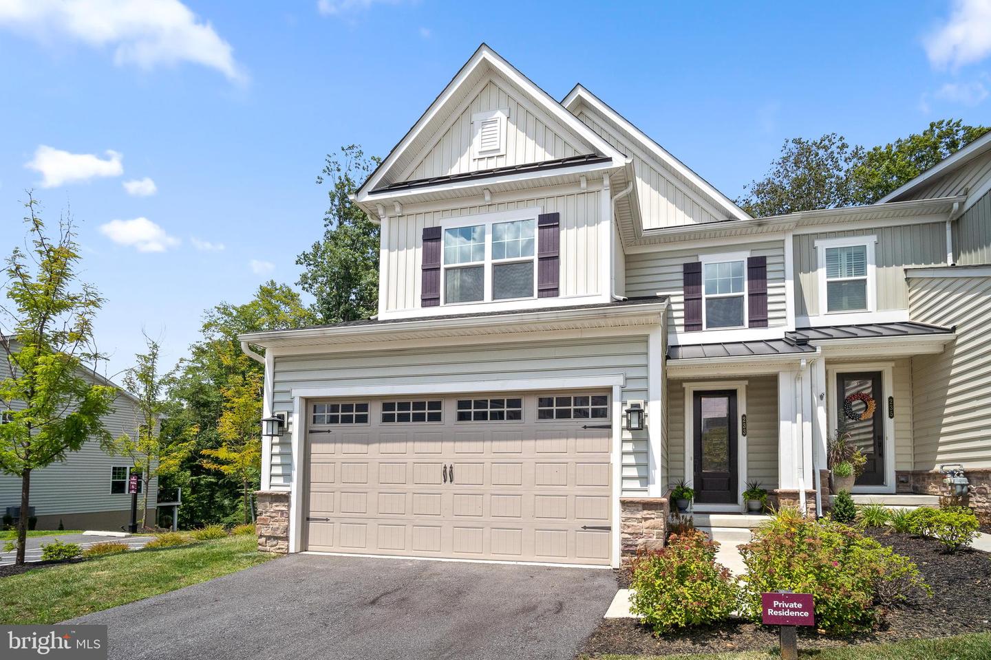 233 W Ponds Edge Dr