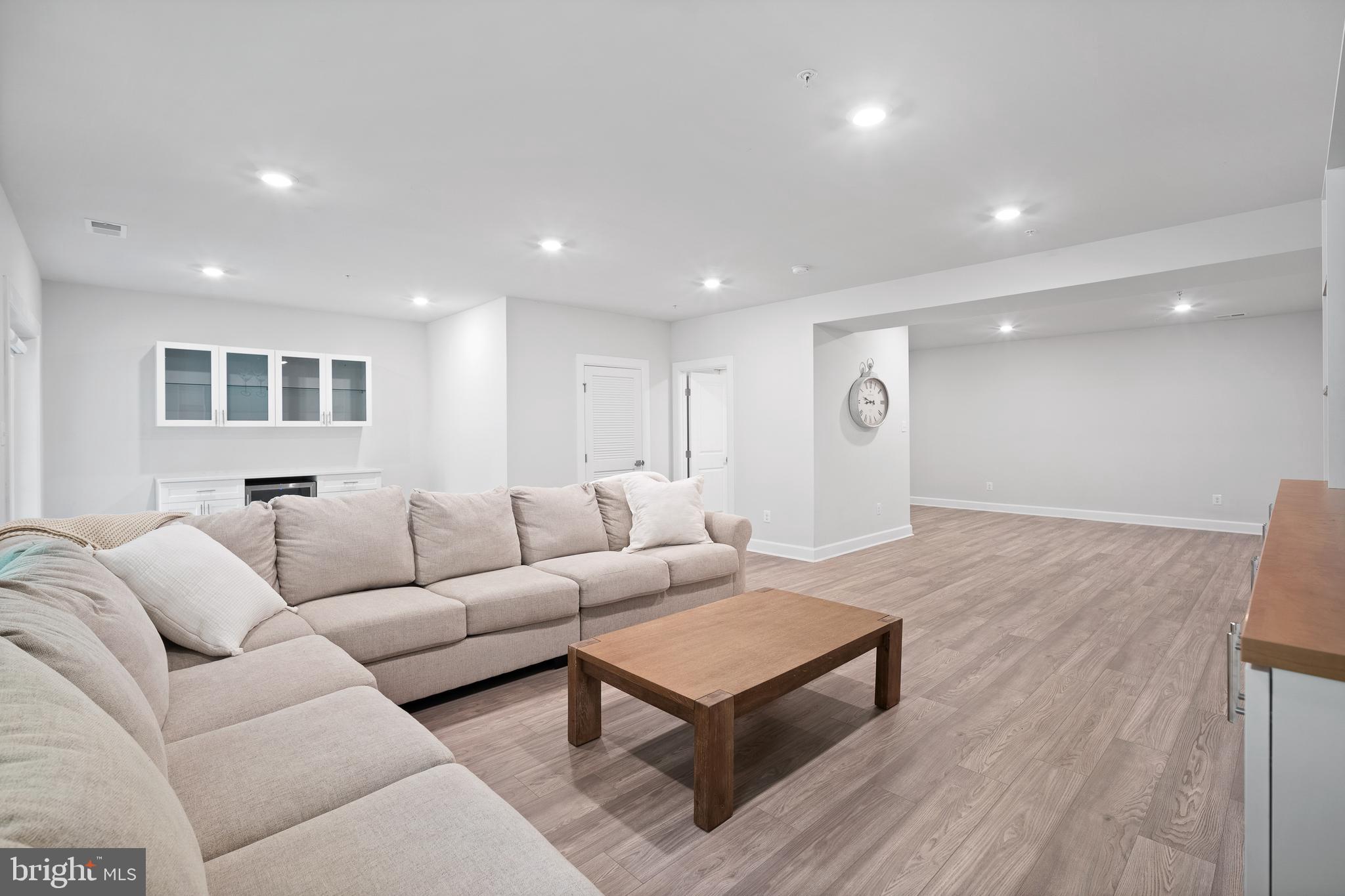 233 W Ponds Edge Dr