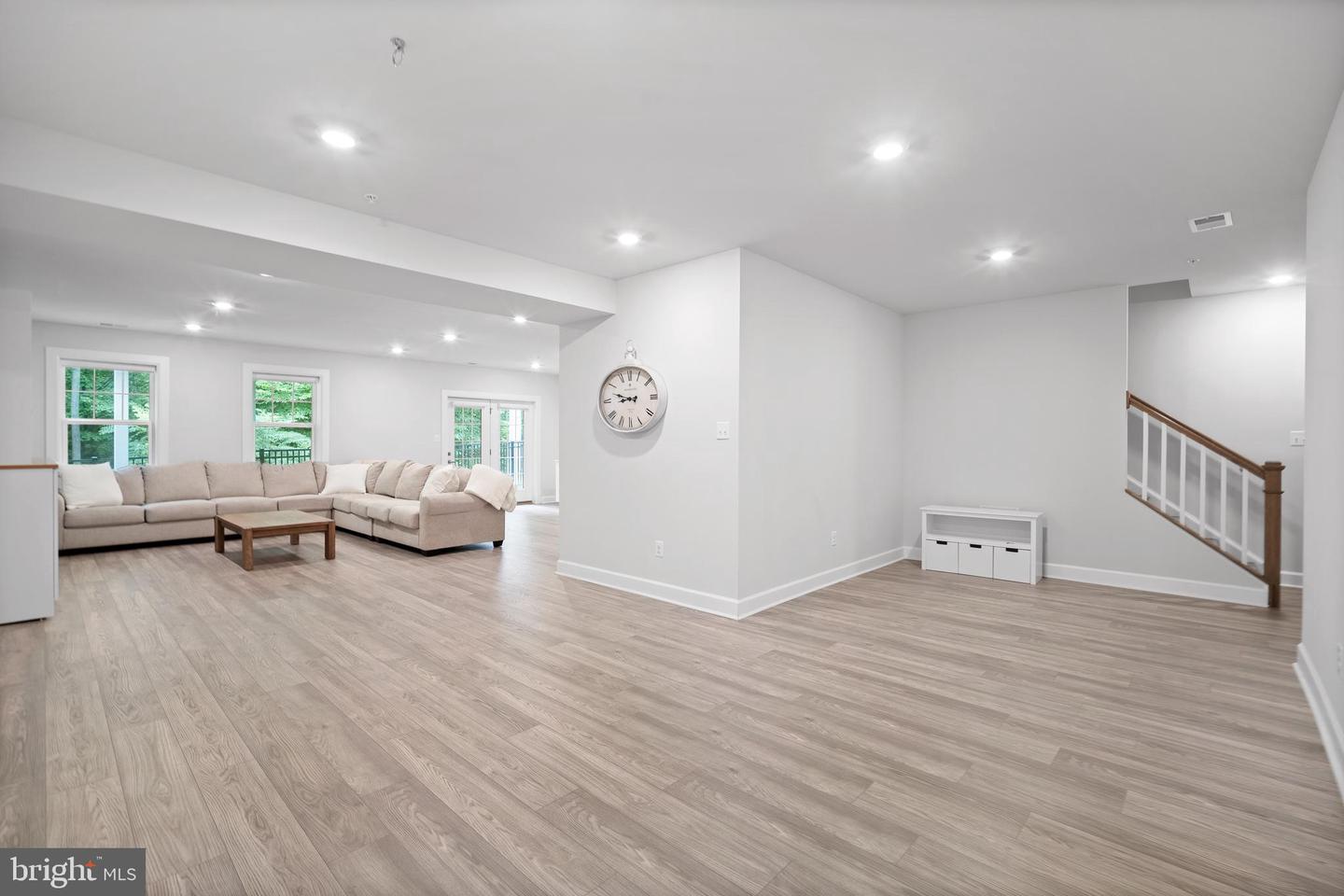 233 W Ponds Edge Dr