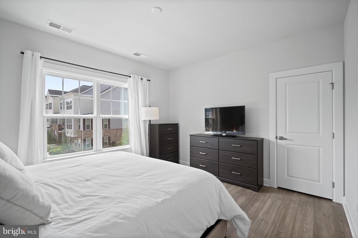 233 W Ponds Edge Dr