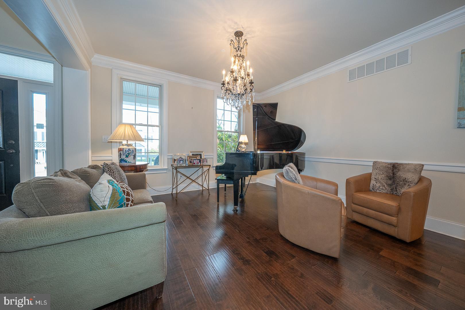 3728 LISETER GARDENS