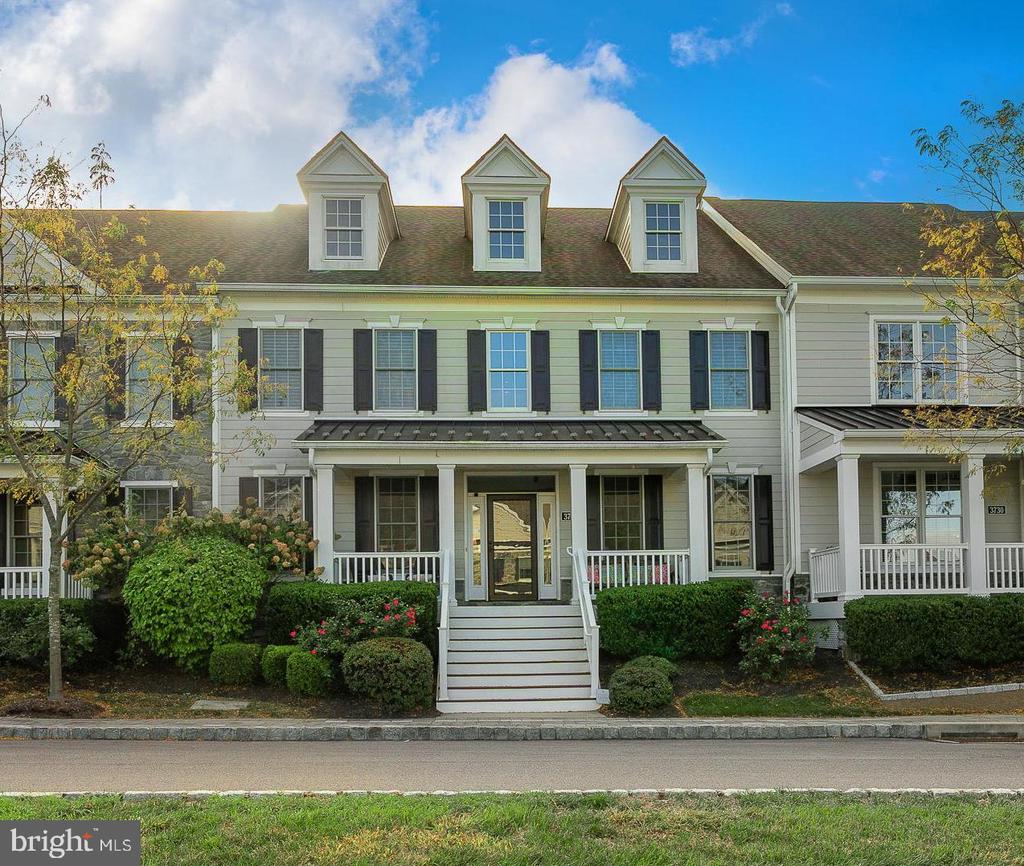 3728 LISETER GARDENS