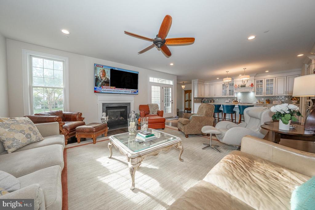 3728 LISETER GARDENS