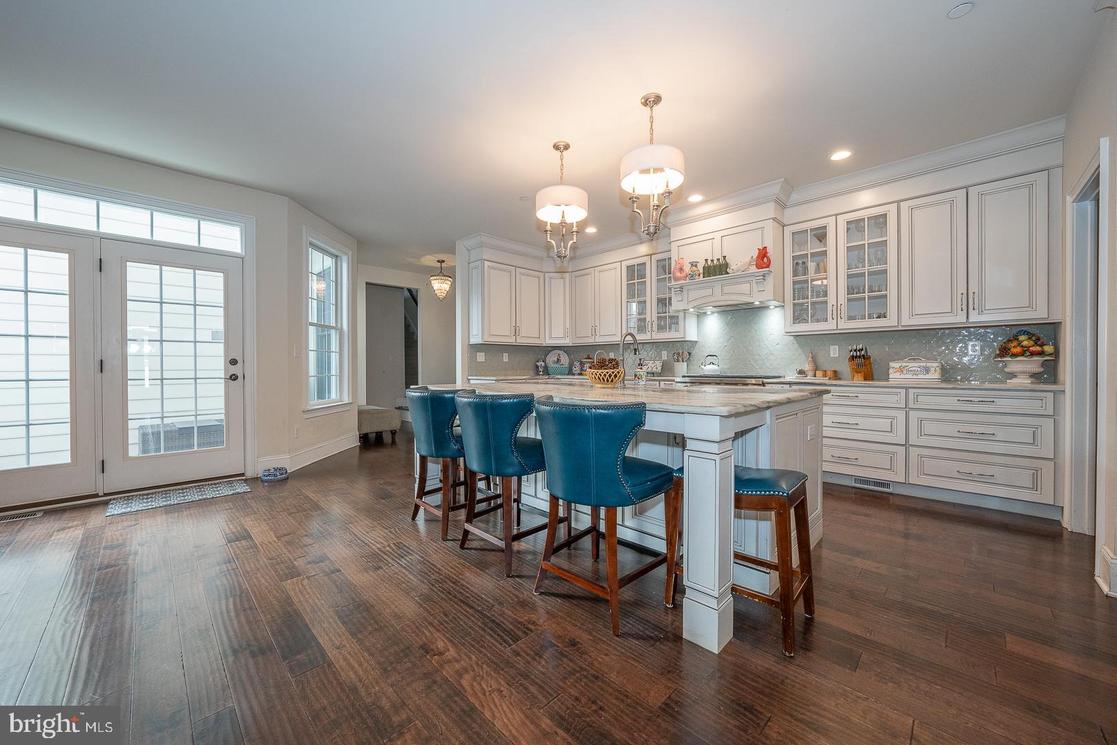 3728 LISETER GARDENS