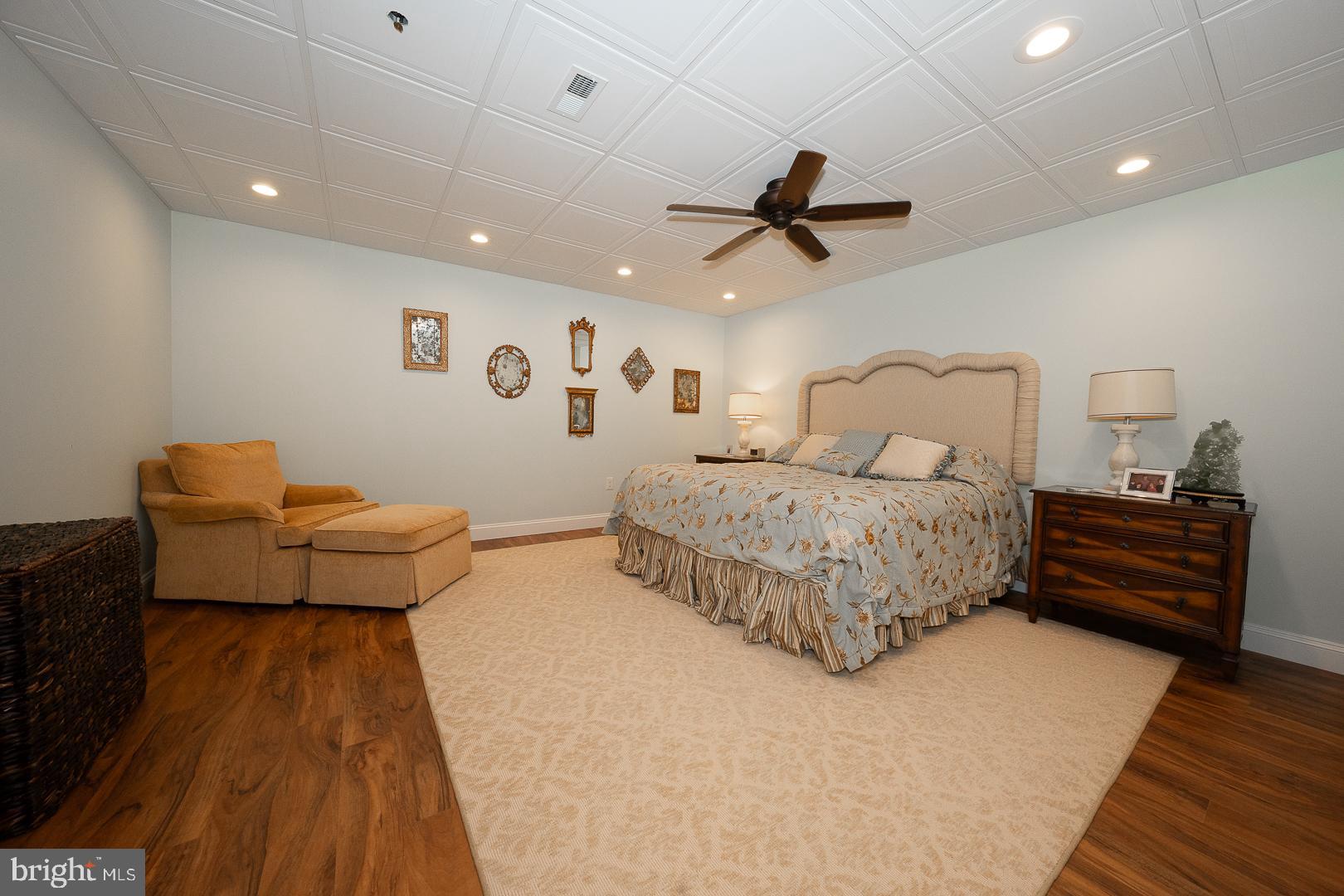 3728 LISETER GARDENS