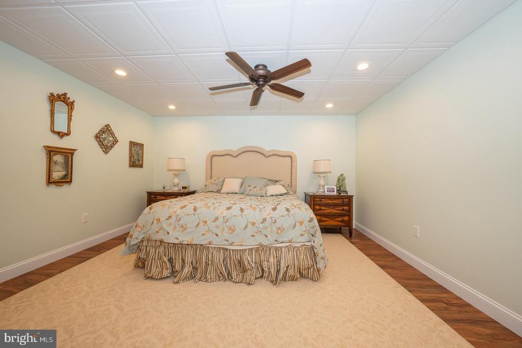 3728 LISETER GARDENS