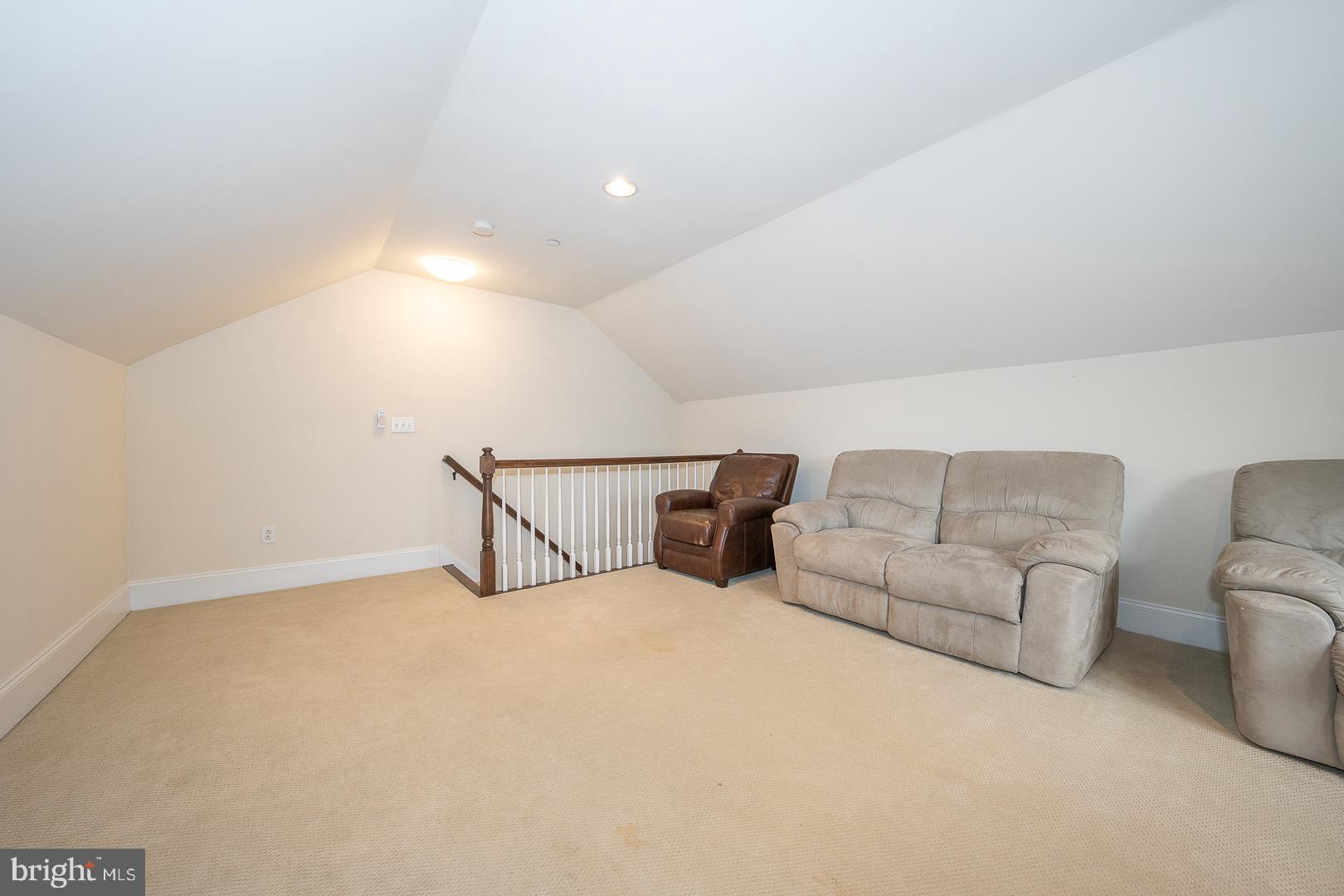 3728 LISETER GARDENS