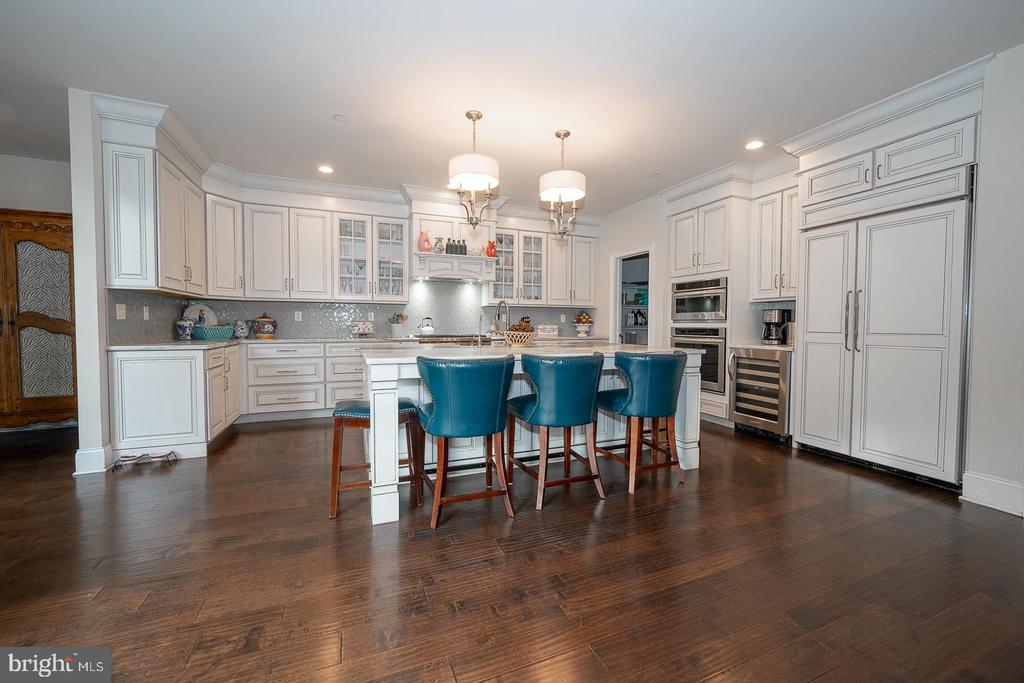 3728 LISETER GARDENS