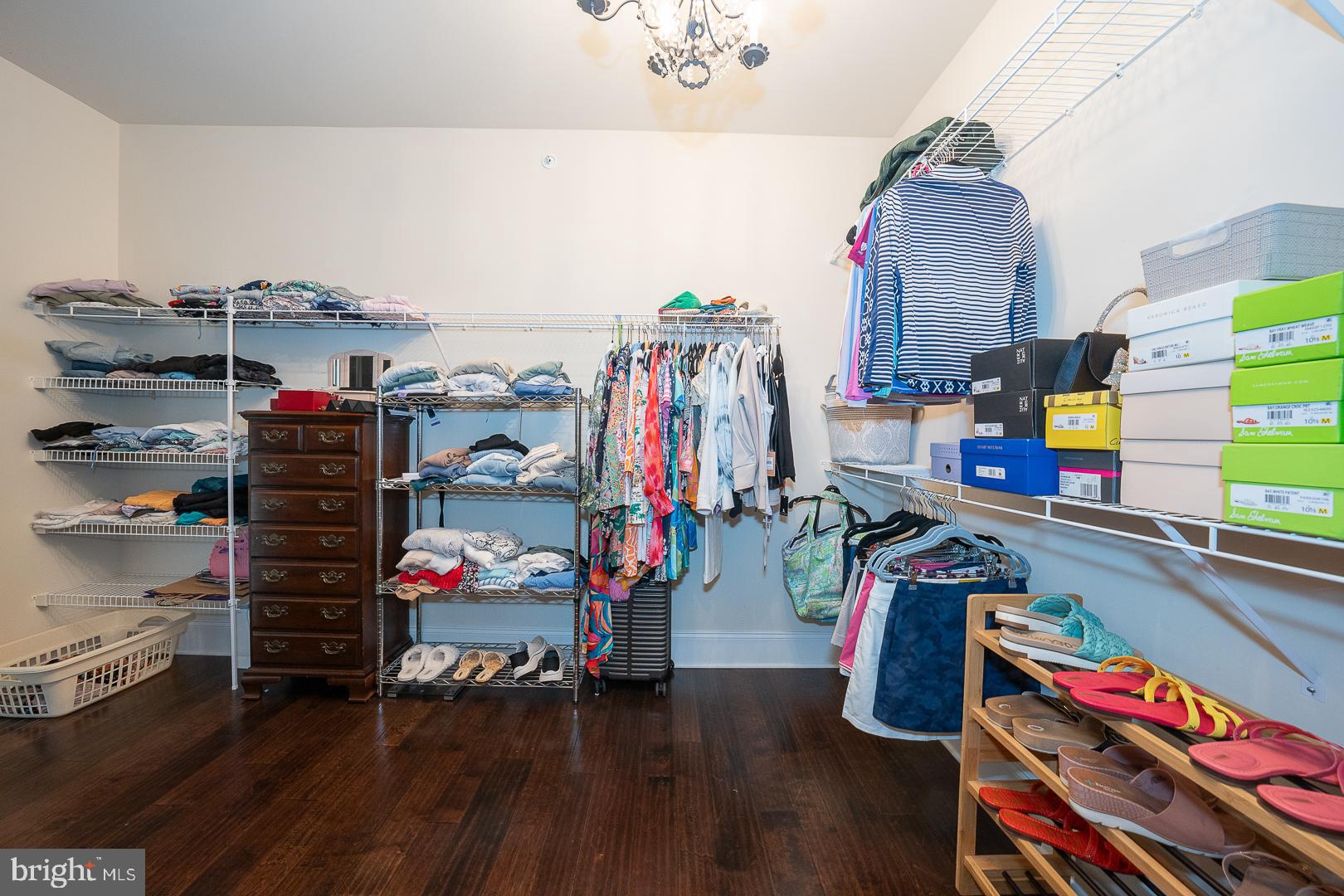 3728 LISETER GARDENS