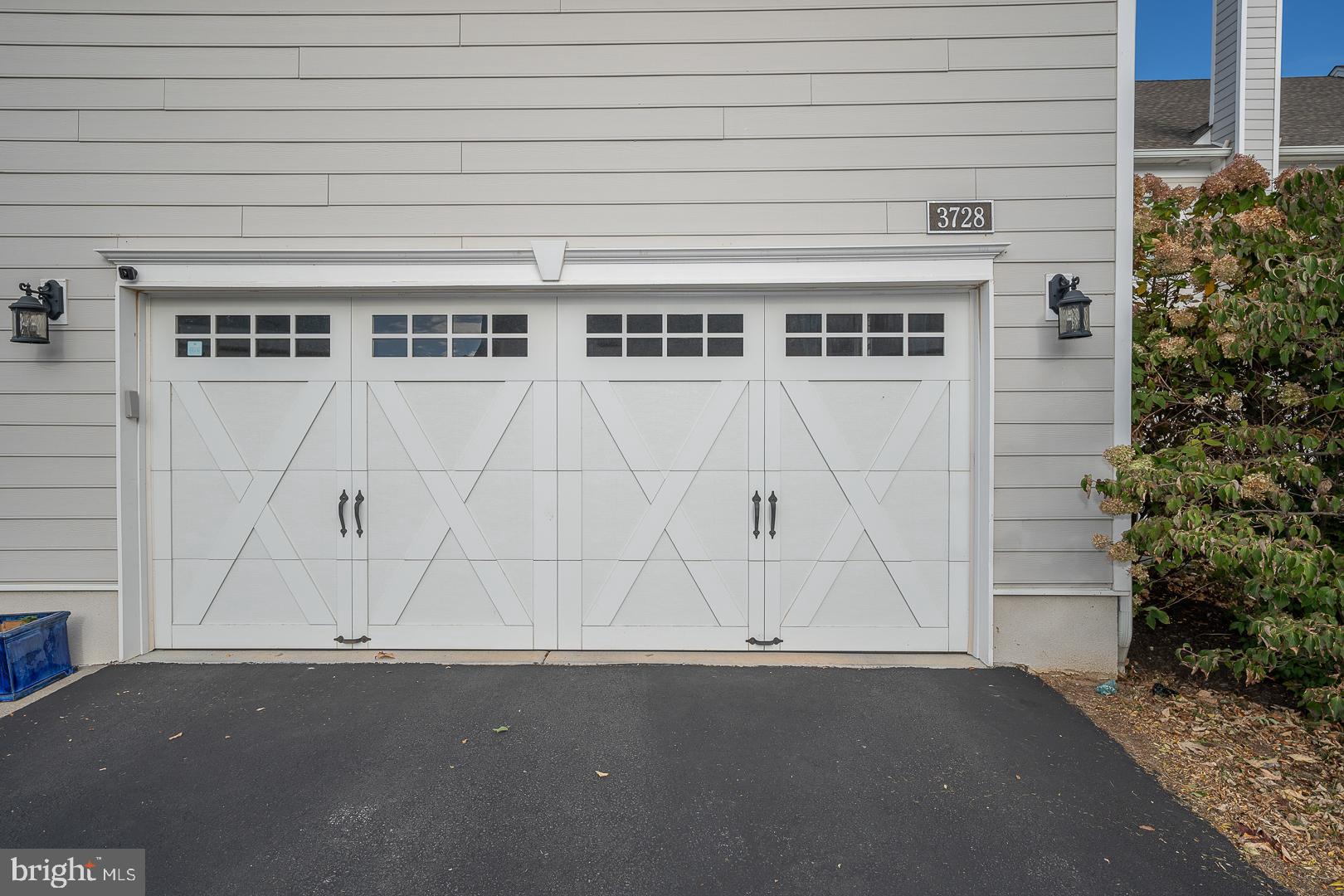 3728 LISETER GARDENS