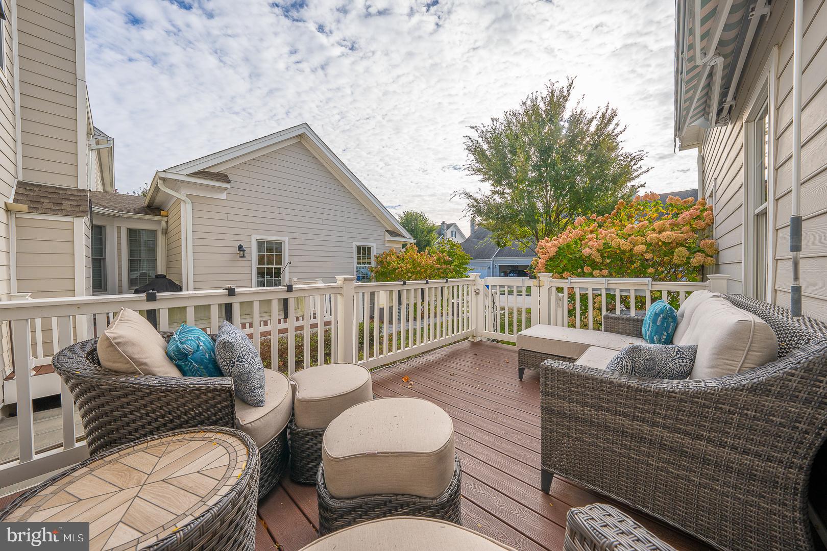 3728 LISETER GARDENS