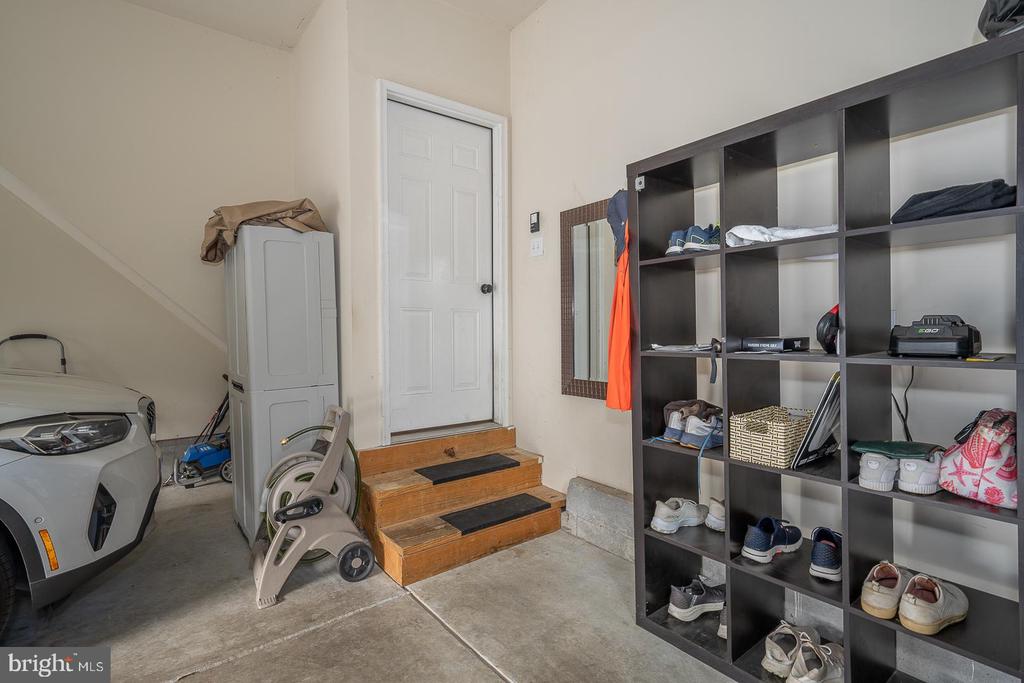 3728 LISETER GARDENS